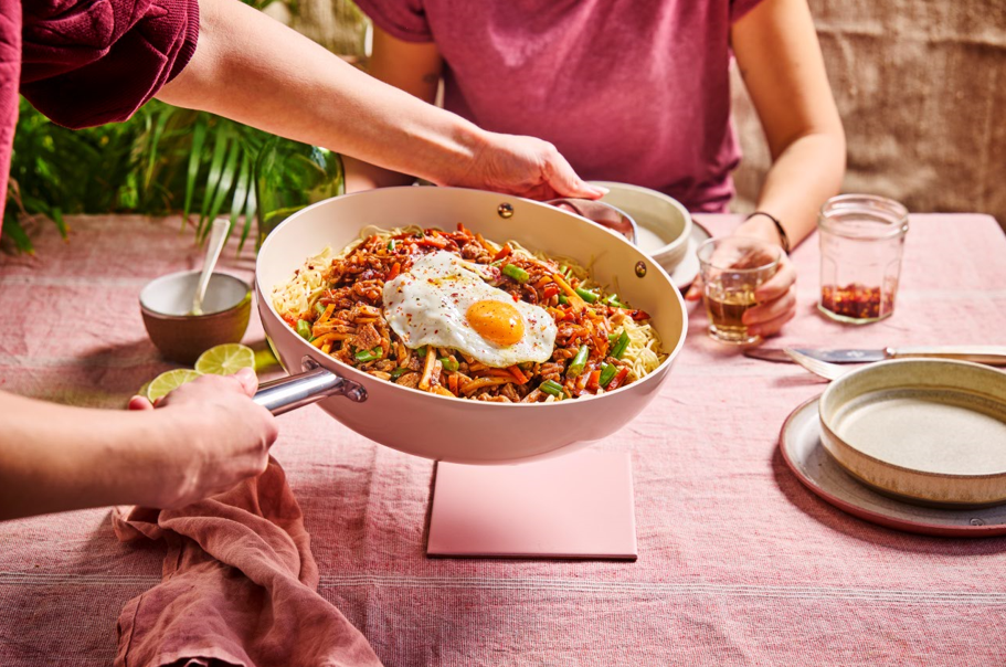 Chili pork noedels met lentegroentjes en spiegeleitje