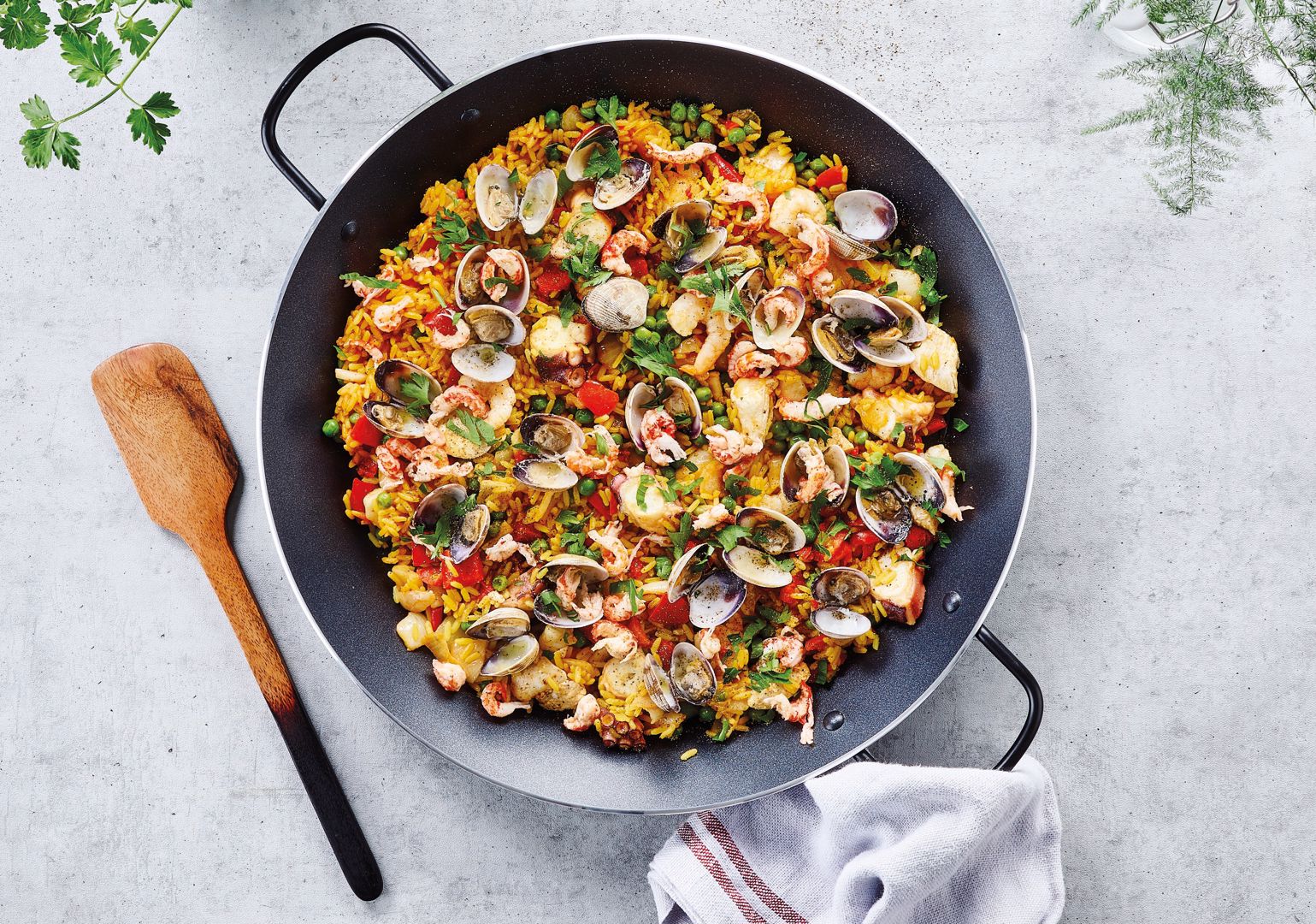 Haal de Spaanse sfeer in huis met ons paella recept