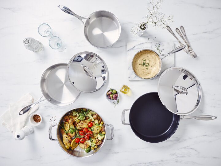 Chef skillet with 2 side handles