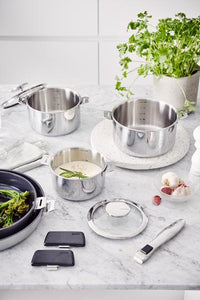 Evolution Set – poêle 28 cm + 3 casseroles + poignée