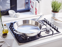 Maestro frying pan with helper handle