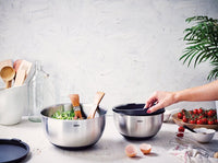 Mixing bowl with lid