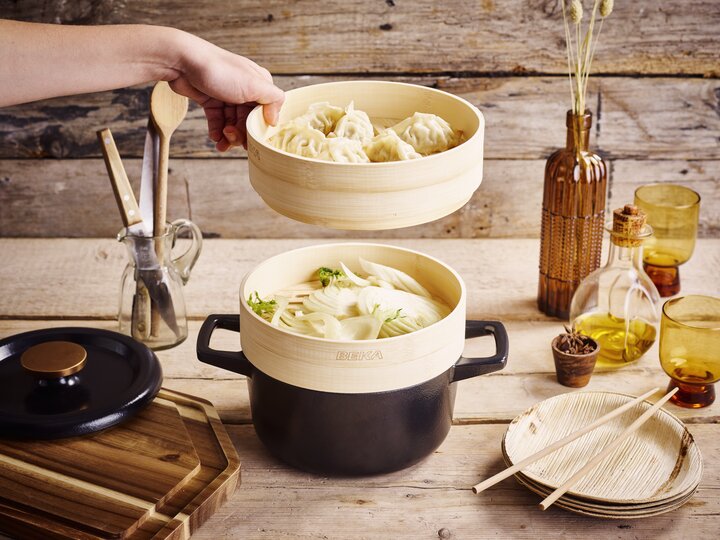 Nori 2-piece set: 20cm Dutch oven with steaming baskets and leather grips