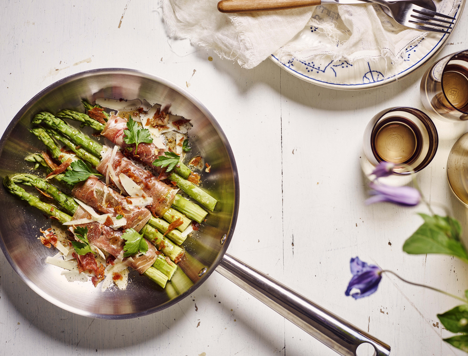 Gebakken asperges met serranoham