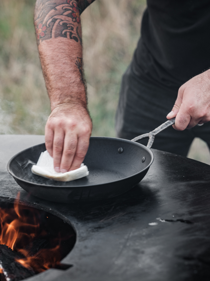 carbonsteel maintenance seasoning